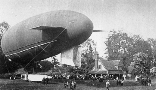 The Airship Gamma visiting Berkhamsted Castle in 1913 