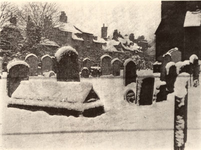 Hitchin Churchyard in the snow