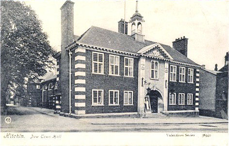 Title: Hitchin, New Town Hall - Publisher: Valentines Series 38949 - posted 1906